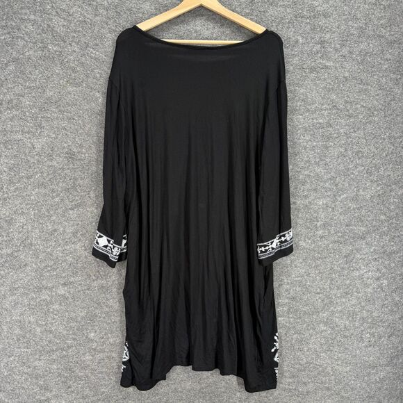 Heimish Dress Women 3X Plus Black Geometric Embroidered Shift Short V-Neck Rayon - Picture 2 of 7